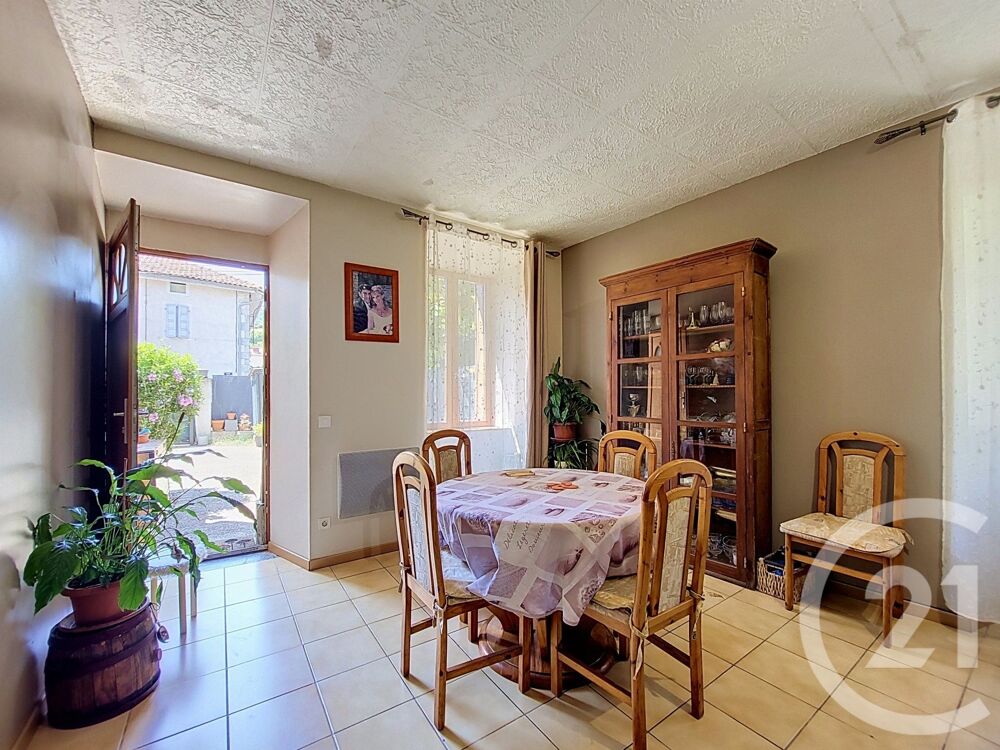 Venez découvrir cette maison T4 de 95m², entièrement rén....
