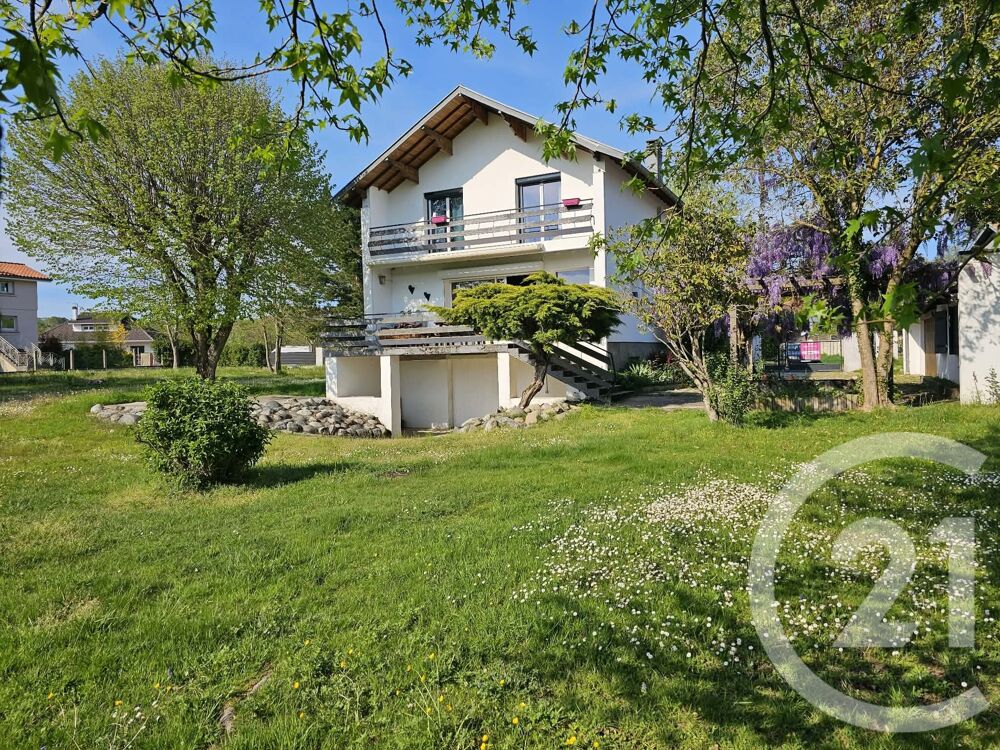 À SaintLaurentdeNeste, une maison de 138m² vous attend. ....