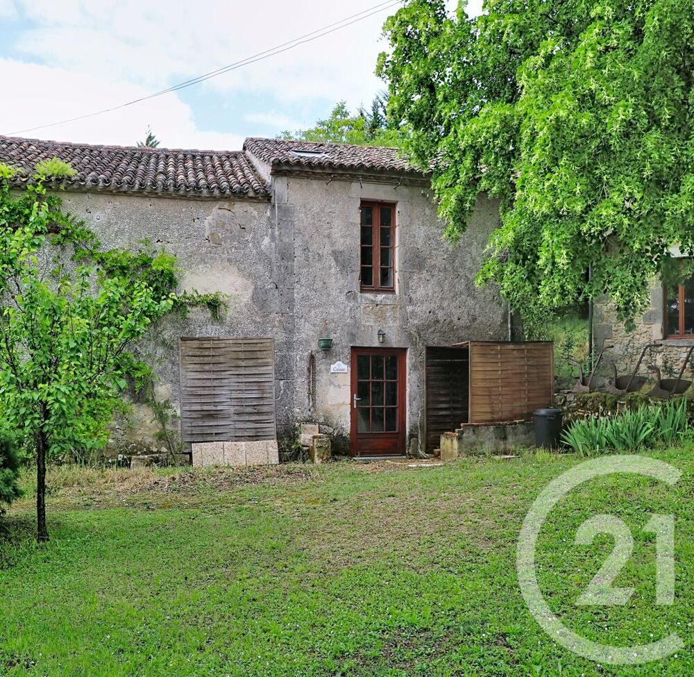 ENSEMBLE IMMOBILIER 3 HABITATIONS. Dans un village a....