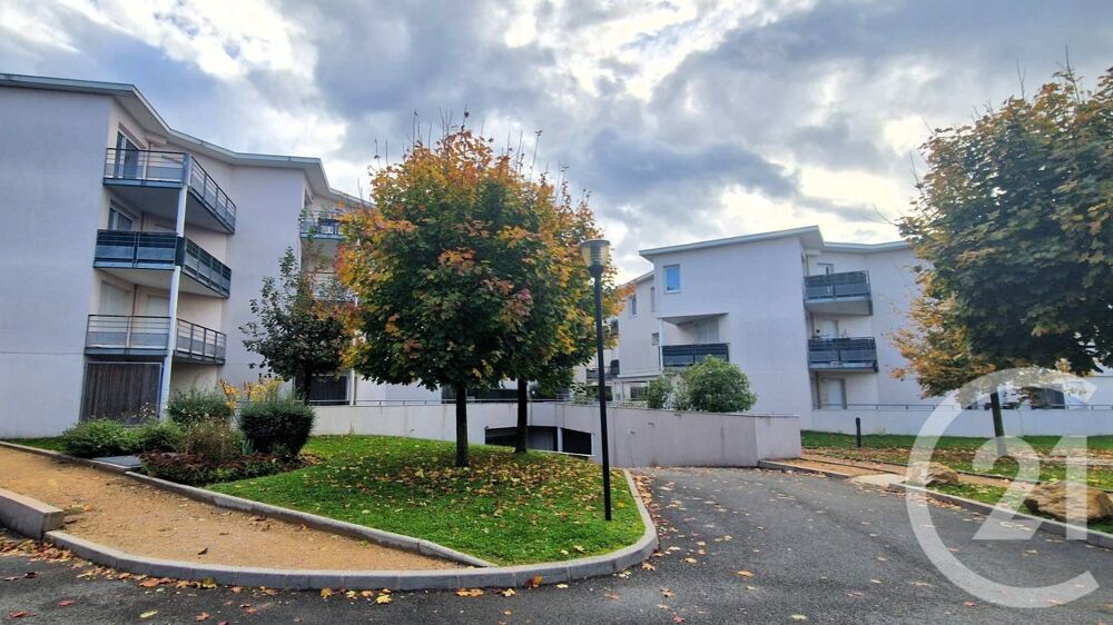 À deux pas du centre de Jassans et de ses nombreux comme....
