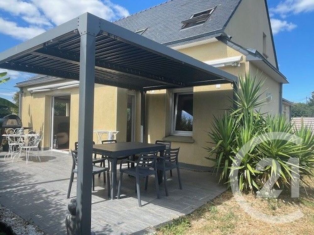 Nichée à seulement 12minutes de Vannes, cette maison réc....
