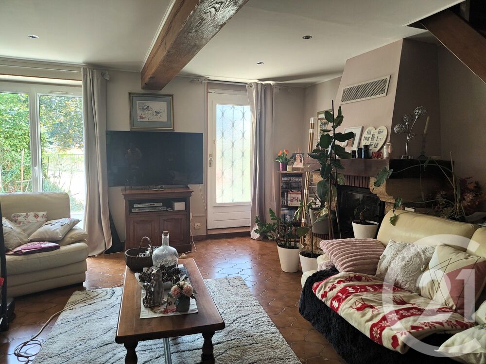Au coeur de la Puisaye cette grande maison de famille vo....