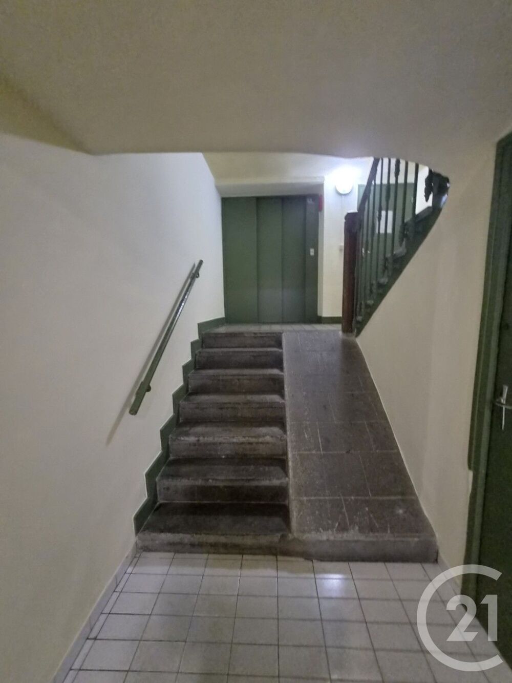 Secteur recherché. Appartement situé en centre ville....