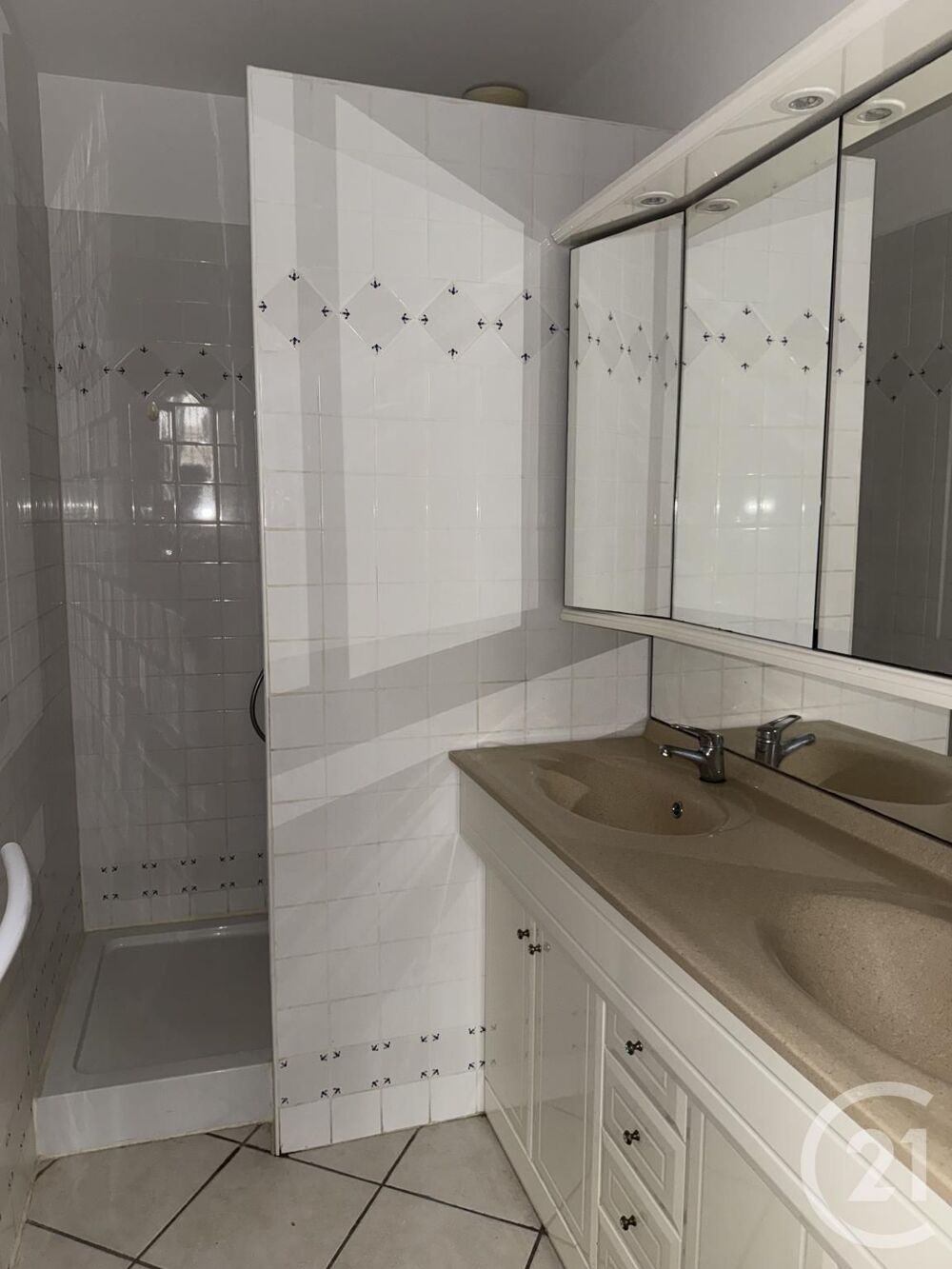 location Appartement - 2 pièce(s) - 56 m² Bagnols-sur-Cèze (30200)