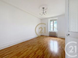  Appartement à louer 5 pièces 114 m²