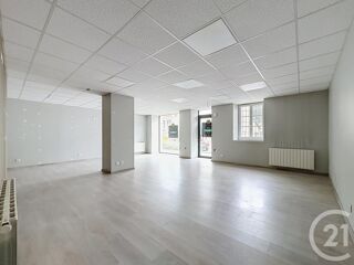  Appartement à louer 3 pièces 104 m²