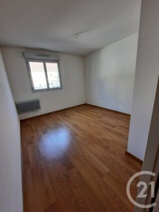  Appartement à louer 3 pièces 65 m²
