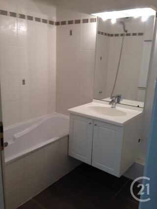  Appartement à louer 3 pièces 65 m²