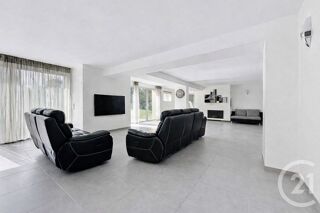  Maison à louer 5 pièces 368 m²