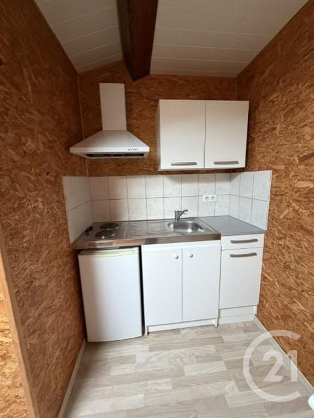 Ce studio refait à neuf vous attend ! Situé au deuxième....