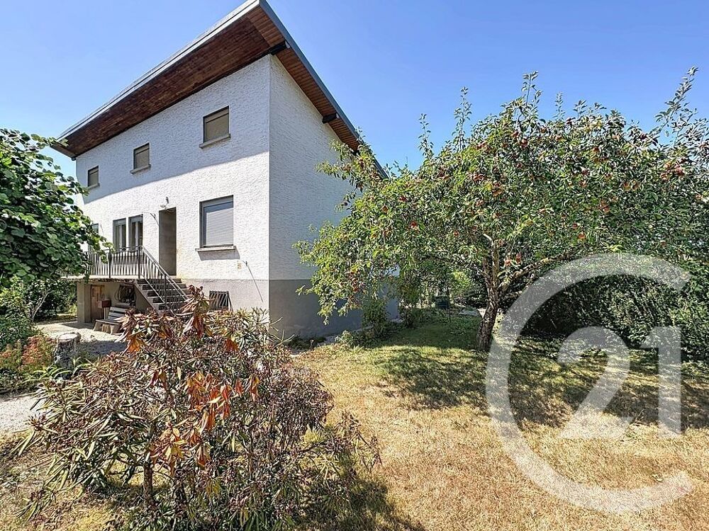 Située dans un secteur calme de Lougres, cette maison in....
