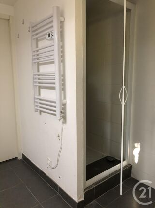  Appartement à louer 4 pièces 90 m²