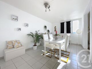  Appartement à louer 4 pièces 63 m²