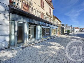  Appartement à louer 3 pièces 127 m²