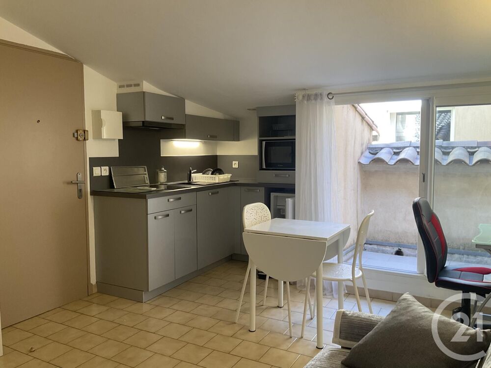 Découvrez ce charmant studio meublé, situé au 3ème étage....