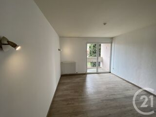  Appartement à louer 4 pièces 75 m²