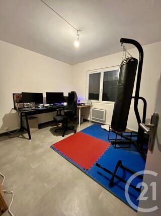  Appartement à louer 4 pièces 84 m²