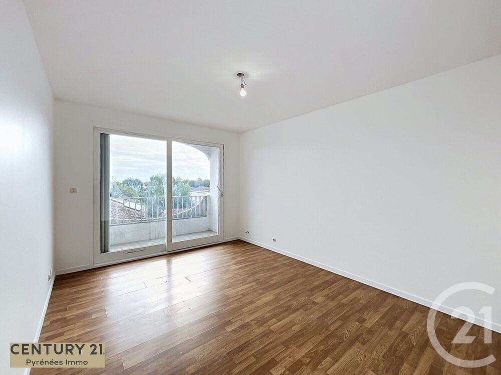 « STUDIO AVEC BALCON AU C¼UR DE VILLE » Au c½ur....