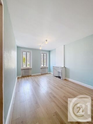  Maison à louer 6 pièces 209 m²