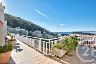  Appartement à louer 7 pièces 221 m²
