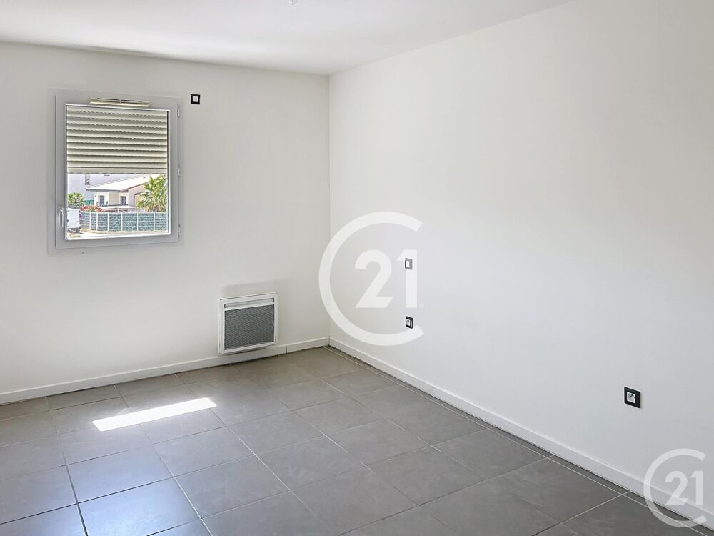 CENTURY21, vous propose à SAINT CYPRIEN, niché au premie....