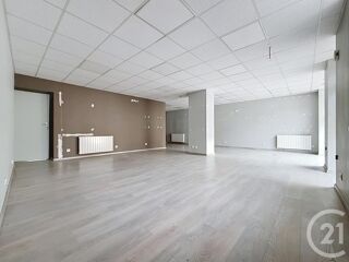  Appartement à louer 3 pièces 104 m²