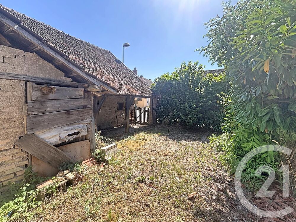 Découvrez cette maison située dans le bourg de BEY à qu....