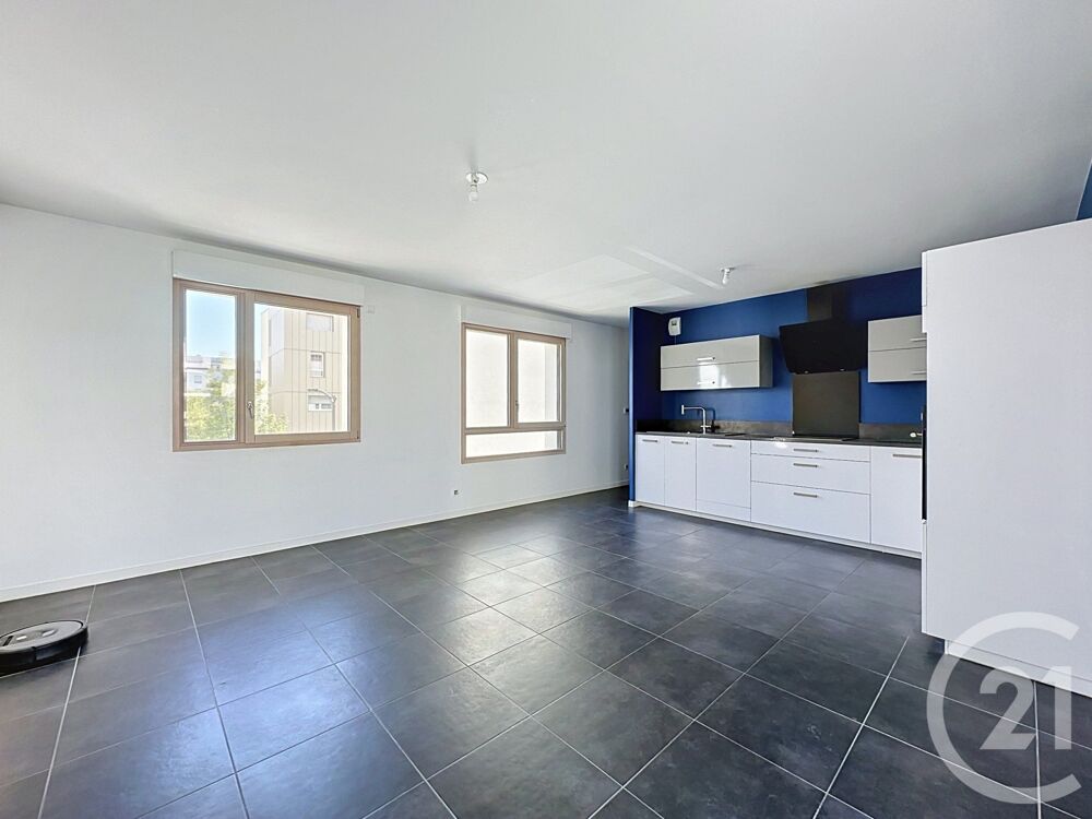Découvrez ce bel appartement 4 pièces de 81 m², situé à ....