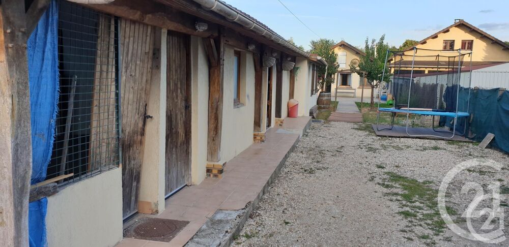 Wissous / Limite Morangis. Pavillon comprenant une cuisi....