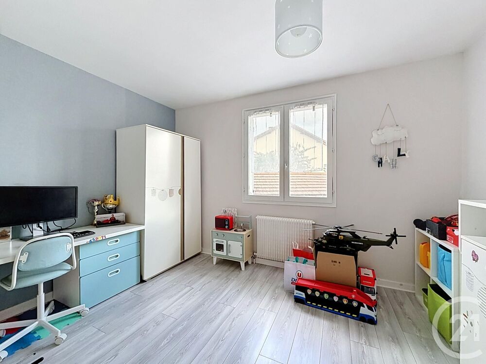À découvrir à Saint-Laurent-en-Grandvaux, cette maison d....