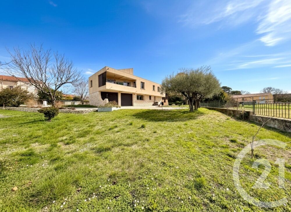 Idéalement située à Méjannes-Les-Alès, cette villa d'arc....