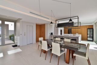  Maison  vendre 8 pices 360 m