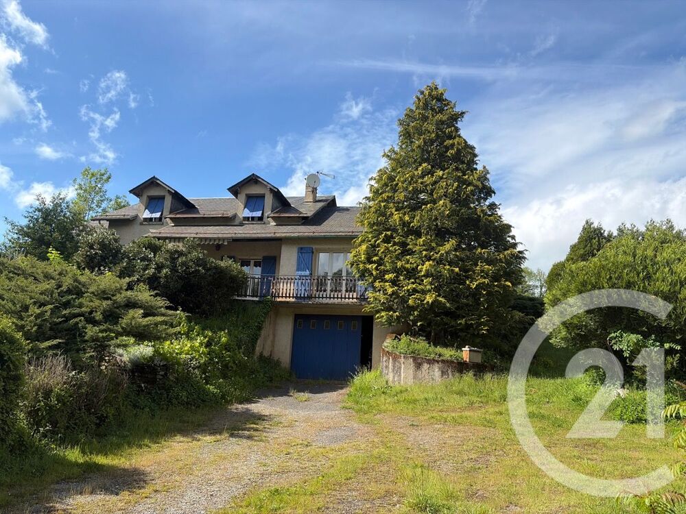 À Lacaune, découvrez une maison de 195m² offrant cinq ch....