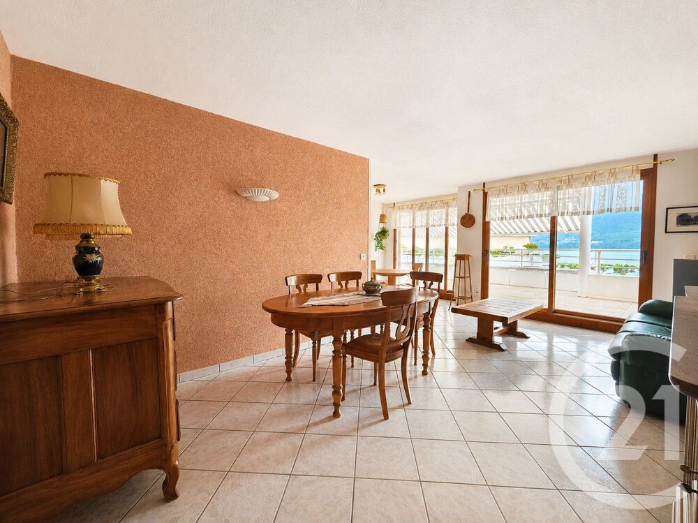 Aix les Bains : Appartement de 88 m² en front de lac, au....