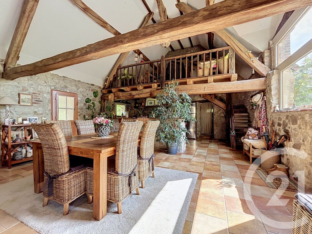 LE THEIL - COUP DE COEUR - Maison en pierre composée, au....