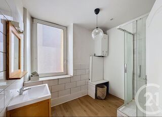  Appartement à louer 3 pièces 77 m²