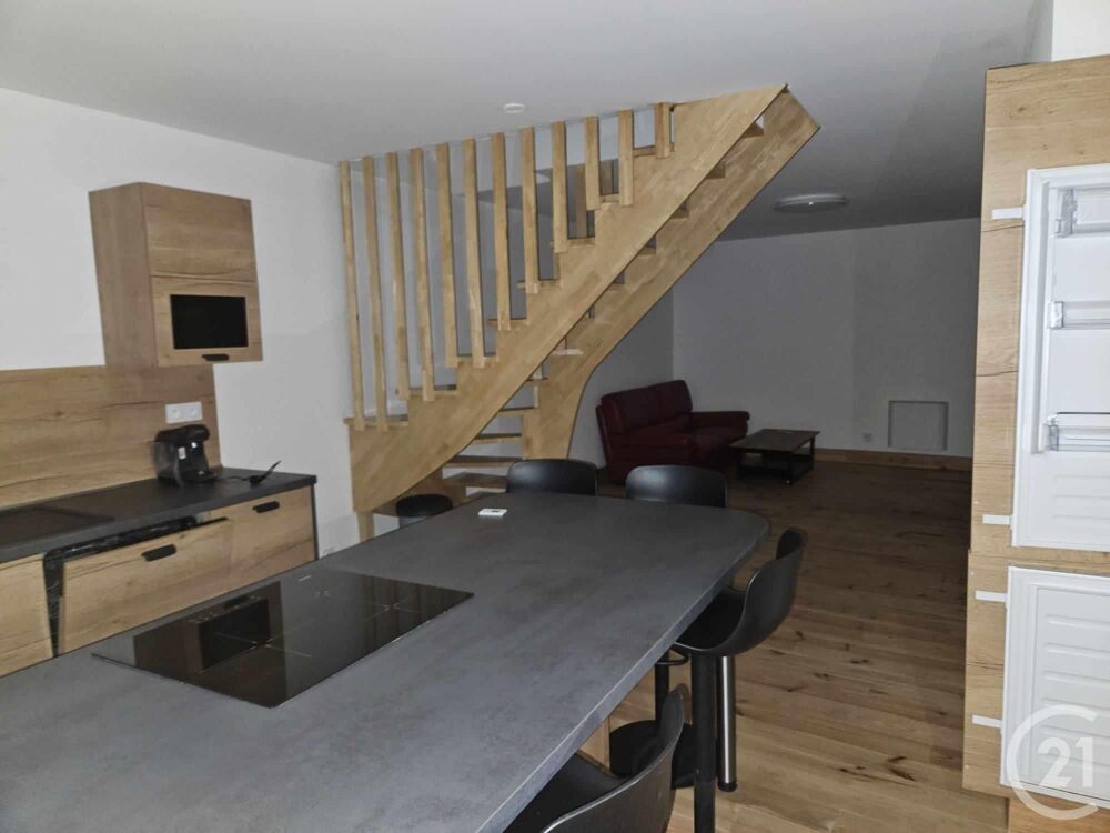 Lagnieu proche toutes commodités, grand appartement meub....