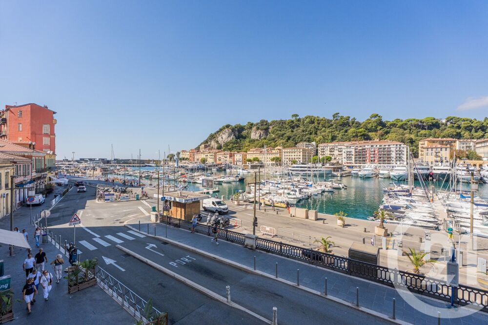 Idéalement situé, sur le Port de Nice, cet appartement d....