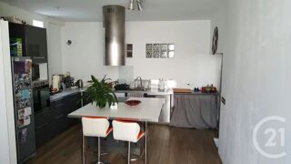  Appartement à louer 4 pièces 123 m²