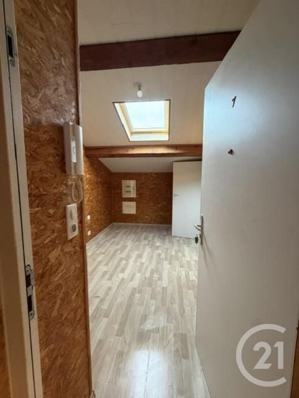 Ce studio refait à neuf vous attend ! Situé au deuxième....