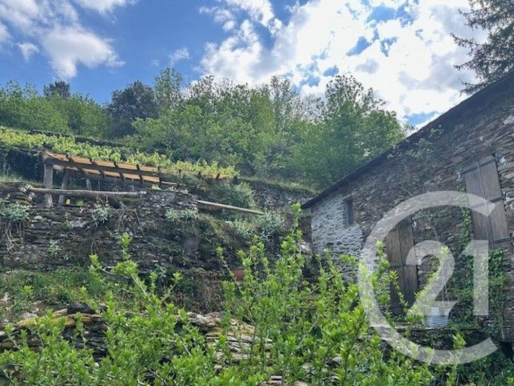 Situé dans un hameau sur les hauteurs, bénéficiant d'une....