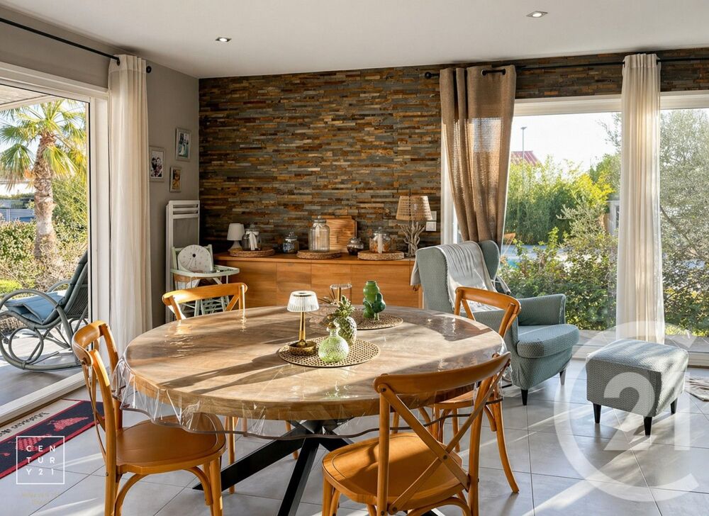 VILLA 4 FACES AVEC PISCINE Découvrez dans un en....