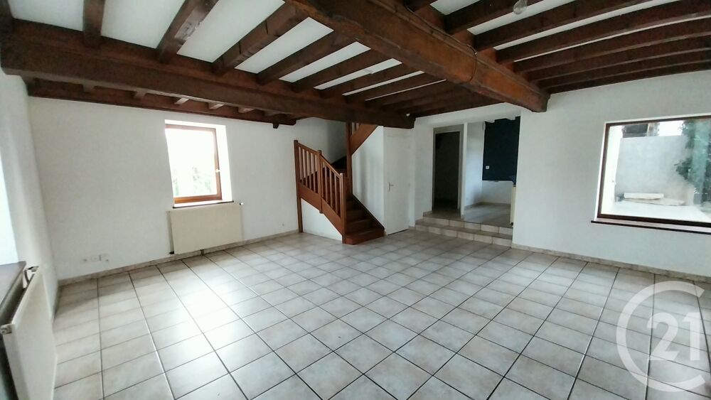 Située dans un hameau paisible de Chaleins, cette maison....