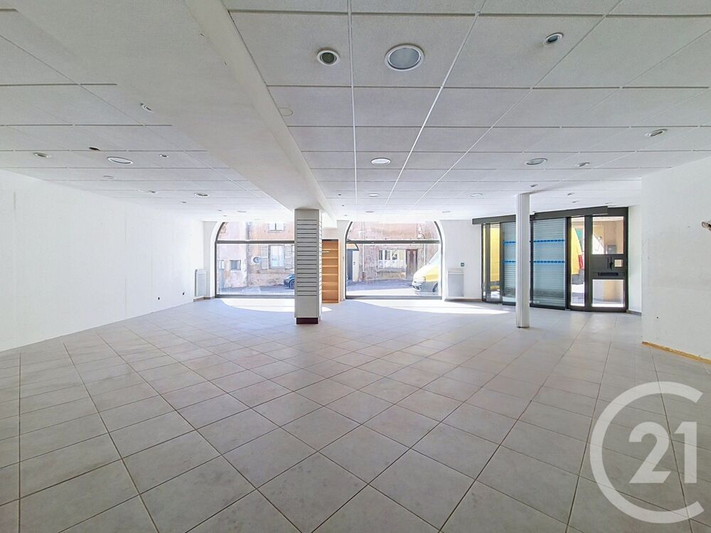CELLULE COMMERCIALE + APPARTEMENT TYPE 4 libres. C'e....