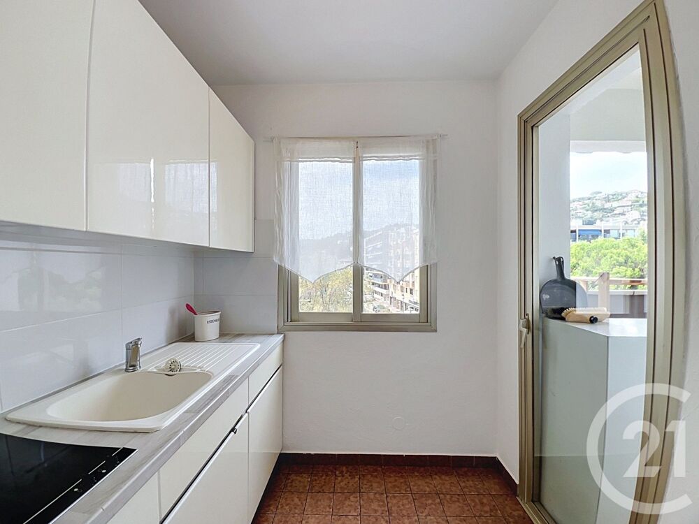location Appartement - 1 pièce(s) - 33 m² Mandelieu-la-Napoule (06210)