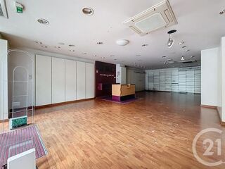  Appartement à louer 5 pièces 200 m²