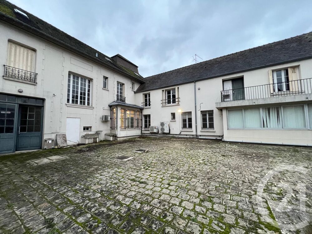 A 67 KMS DE PARIS, 5 minutes autoroute A6 et 17 minutes ....