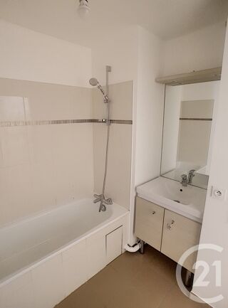  Appartement à louer 4 pièces 75 m²