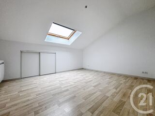  Appartement à louer 3 pièces 92 m²