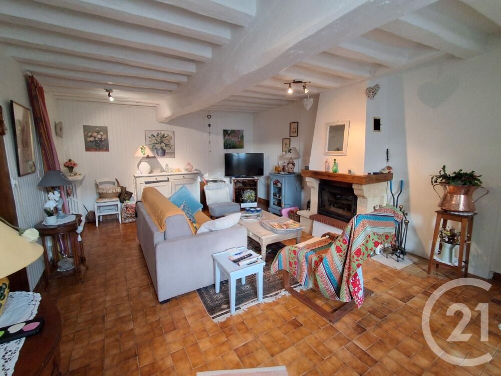 Nichée au c½ur du village de Saintpuits, cette maison de....